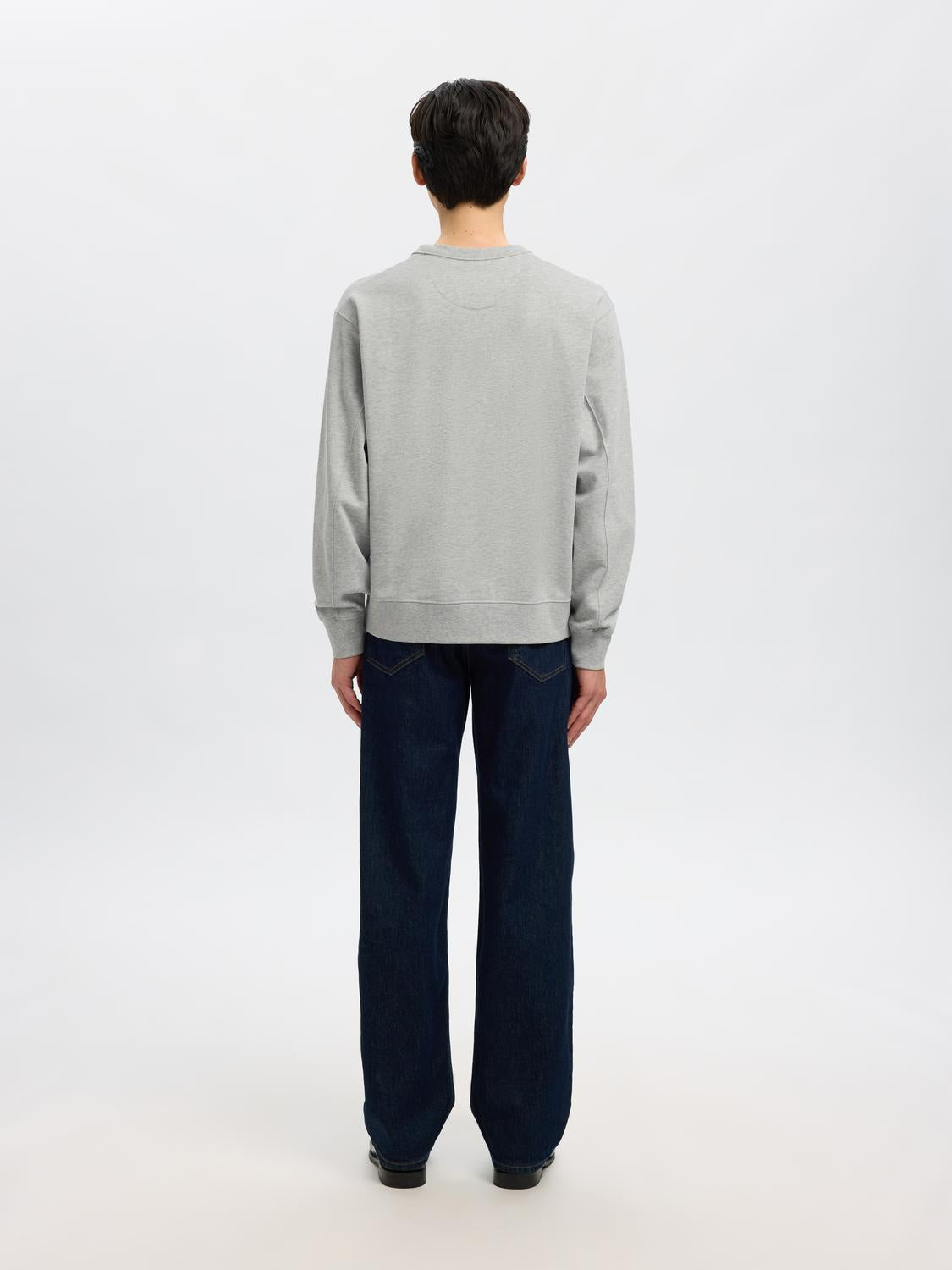 model_shot-back